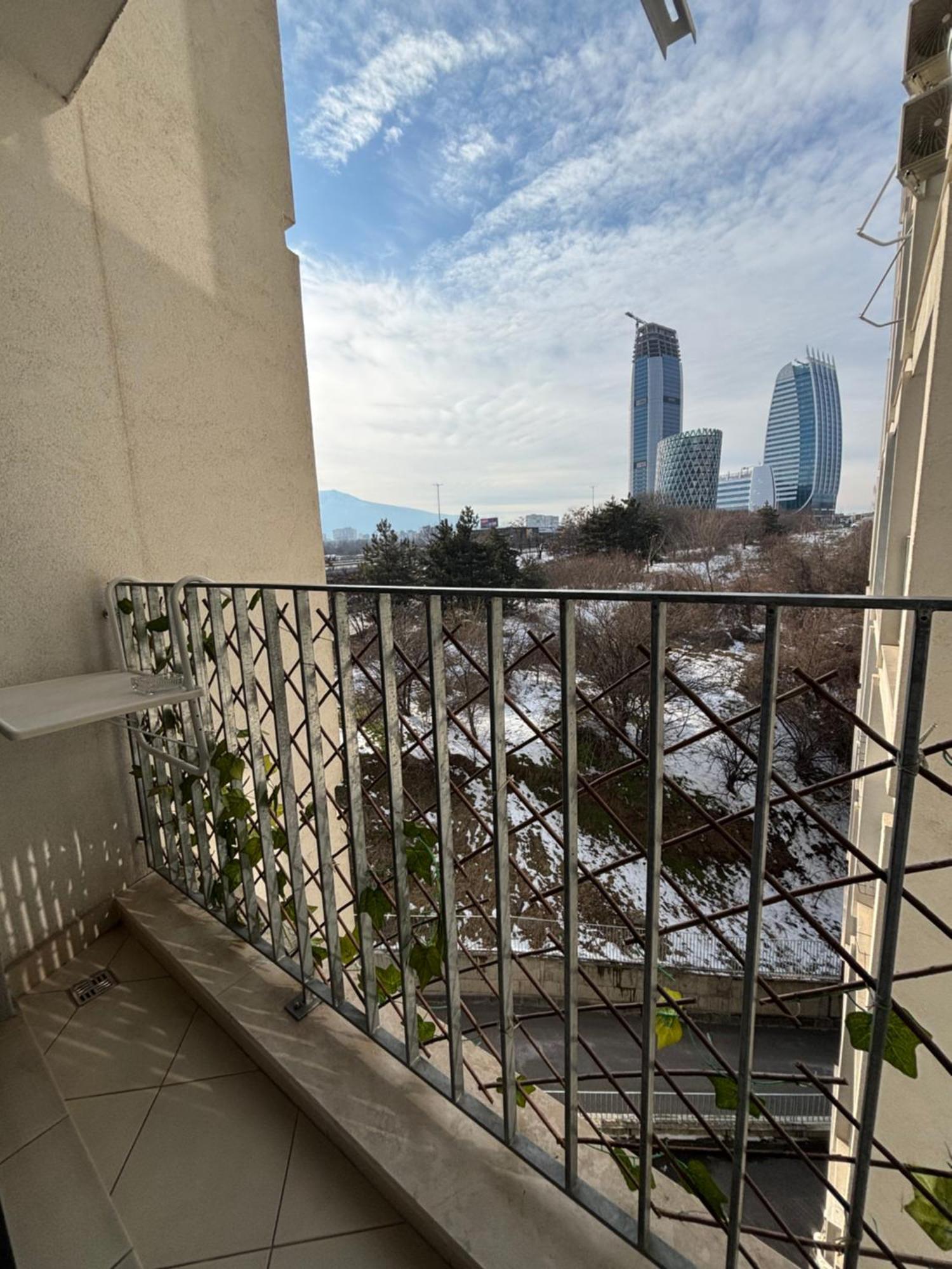 Modern, Cute And Comfy - Free Private Parking Apartment *
