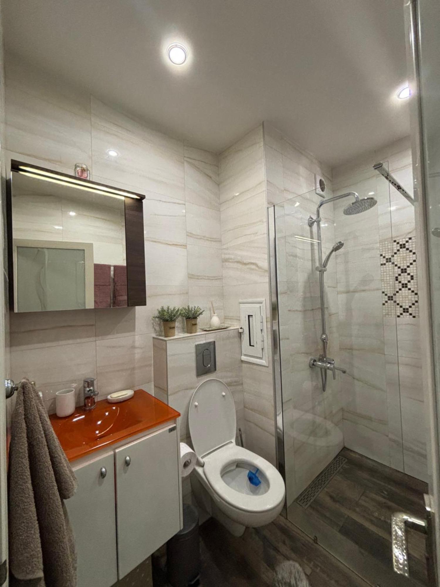 Modern, Cute And Comfy - Free Private Parking Апартаменти